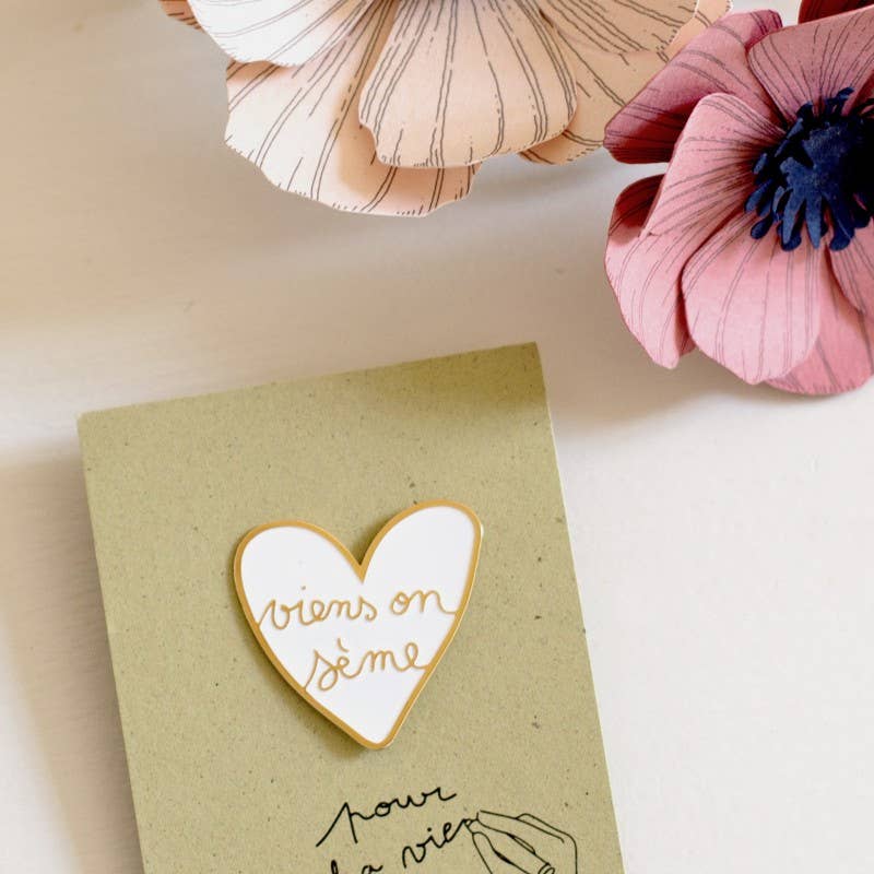 Épinglette « Viens on sème » en laiton