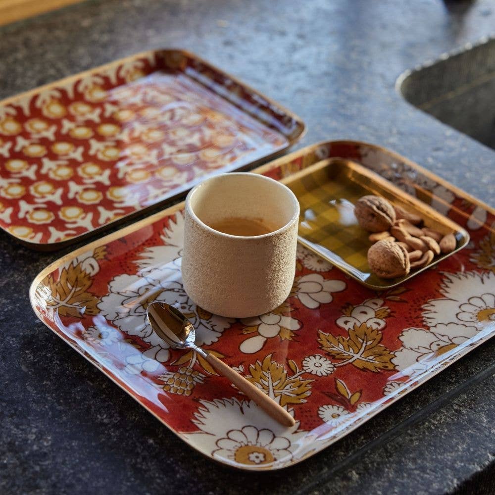 Plateau Bohème Chic avec Fleurs en Métal Émaillé Isha Écureuil