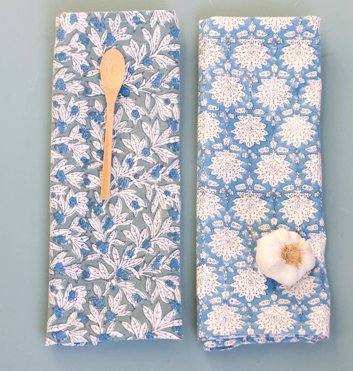 Torchon de cuisine - motif bleu vif - imprimé à la main - 100%coton